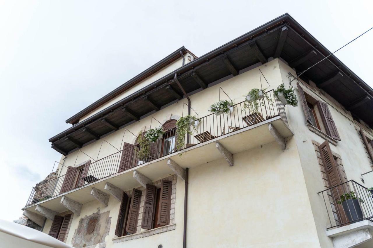Arena Balcony Apartment เวโรนา ภายนอก รูปภาพ