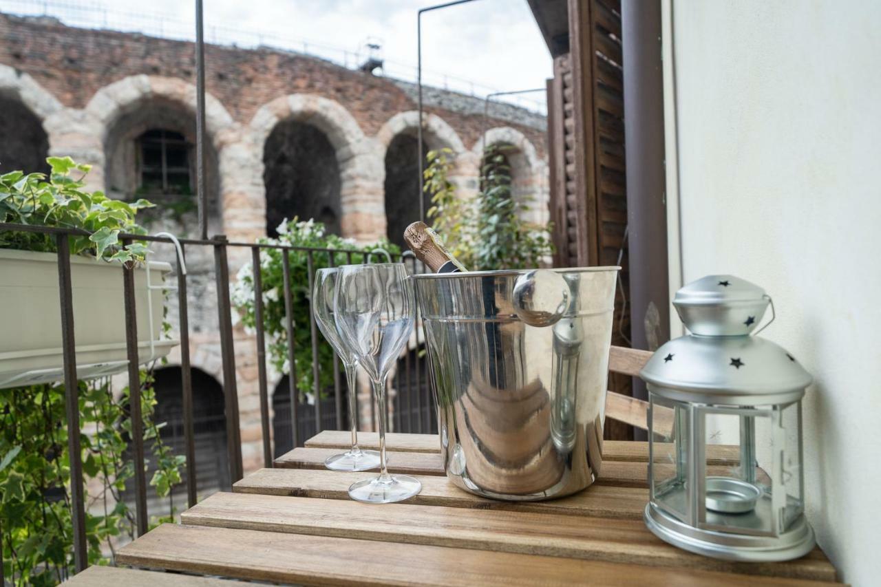 Arena Balcony Apartment เวโรนา ภายนอก รูปภาพ