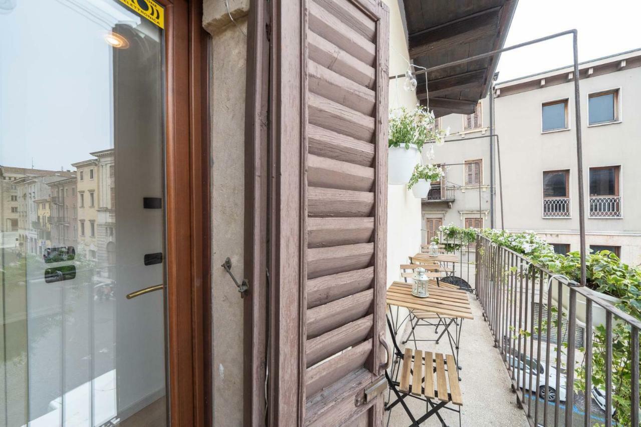 Arena Balcony Apartment เวโรนา ภายนอก รูปภาพ